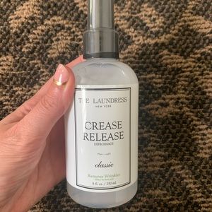 Laundress crease release